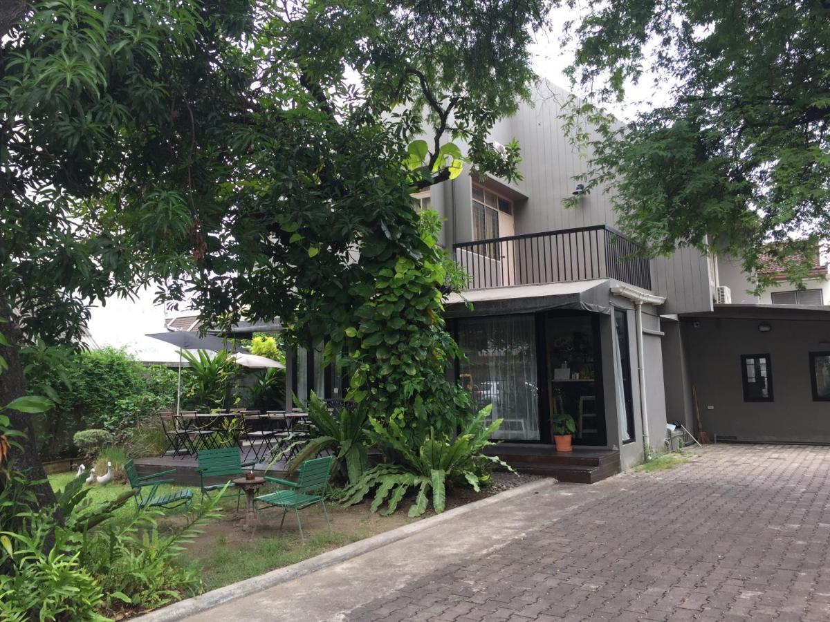 Baan Ongkharak Bed & Breakfast (Adults Only) Bangkok Ngoại thất bức ảnh